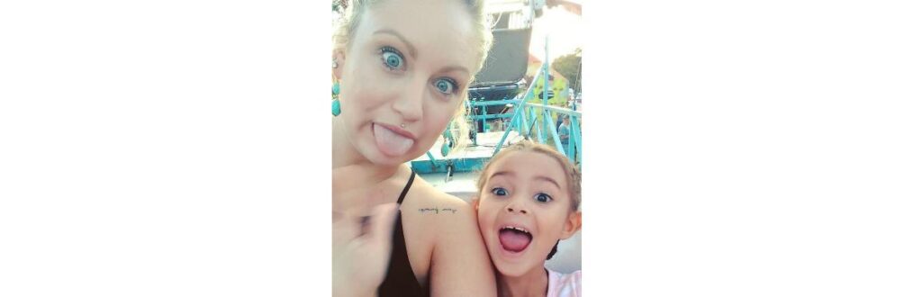 A filha de Audrey com a madrasta