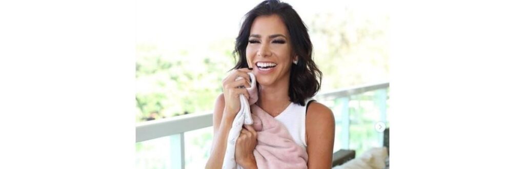 Adriana postou foto linda ao lado dos filhos