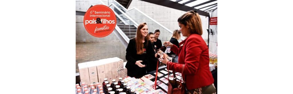 Todos os pais e mães receberam crachás personalizados com fotos dos filhos