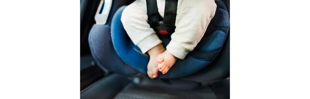 O pai esqueceu o filho de 9 meses dentro do carro