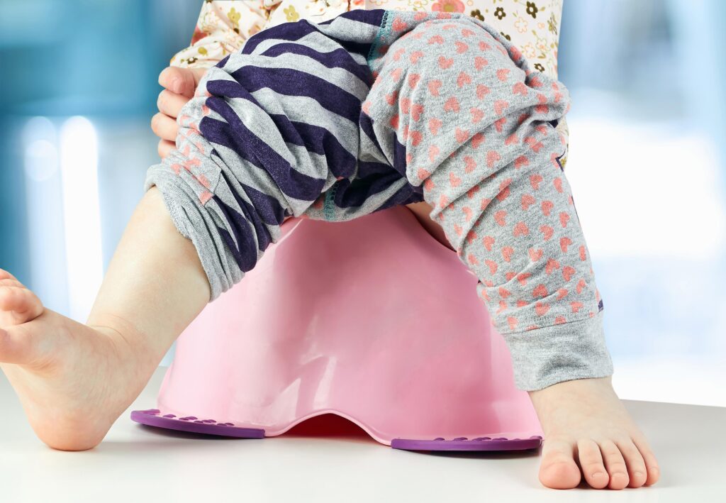 Conheça um produto que vai ajudar seu filho a fazer xixi na privada