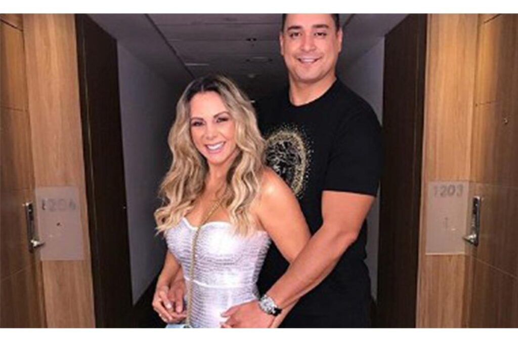 Carla e Xanddy comemorando a formatura da filha nos Estados Unidos