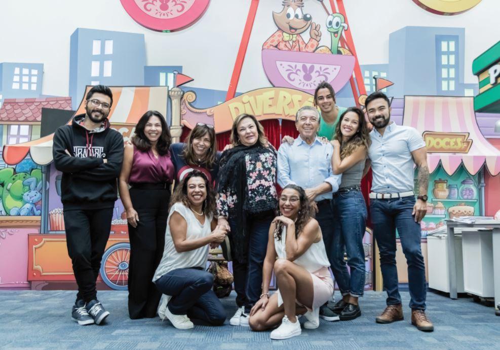 Mauricio com as filhas Mônica, Magali e Mariângela