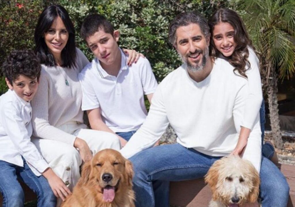 Foto da família de Marcos Mion na festa de aniversário de 40 anos do apresentador