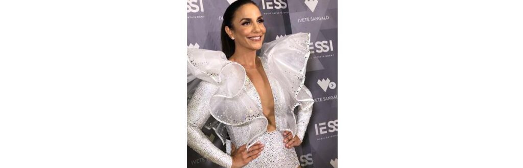 Ivete Sangalo e a família no aniversário de 1 ano das gêmeas