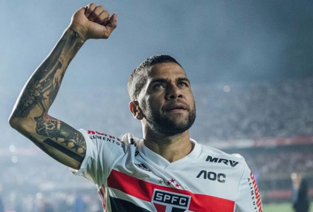 Daniel Alves com a mãe Maria Lúcia