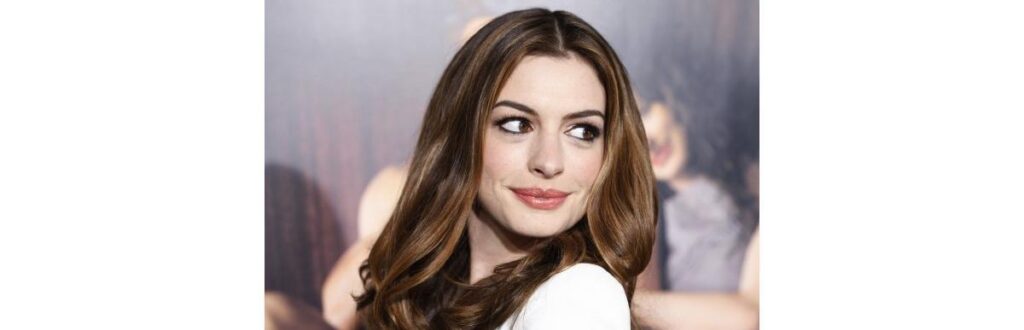 Anne Hathaway é mãe de dois filhos