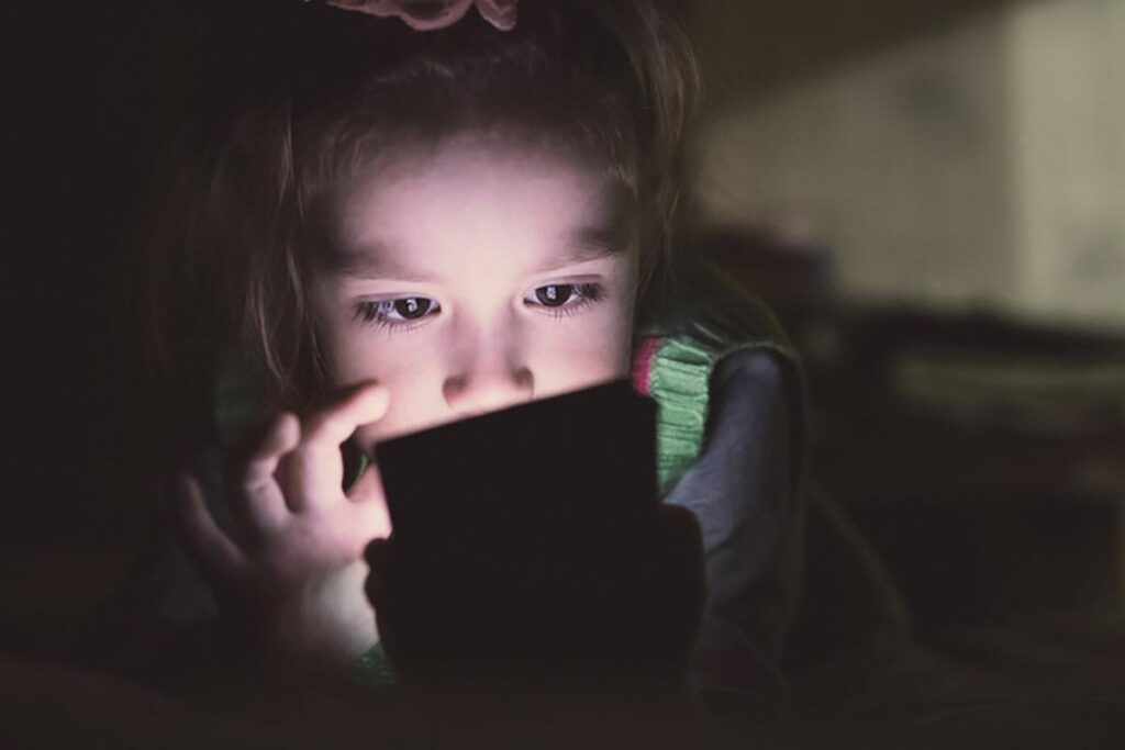 O App Guardian possibilita os pais verem os aplicativos e mensagens contidas no celular do filho, além de estabelecer um tempo limite de tela e bloquear os aplicativos