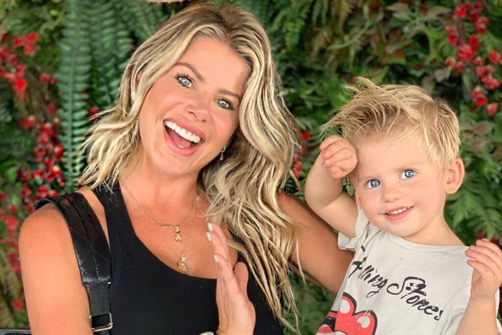 Karina Bacchi é mãe de Enrico, de 2 anos