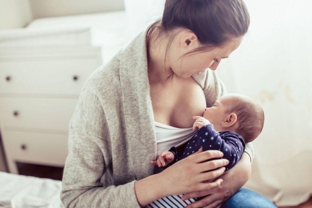 Uma mãe fez um desabafo após amamentar o bebê de sua melhor amiga