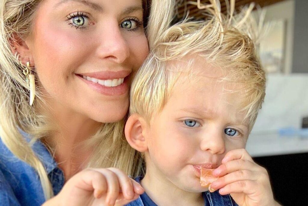 Karina Bacchi é mãe de Enrico, 2 anos