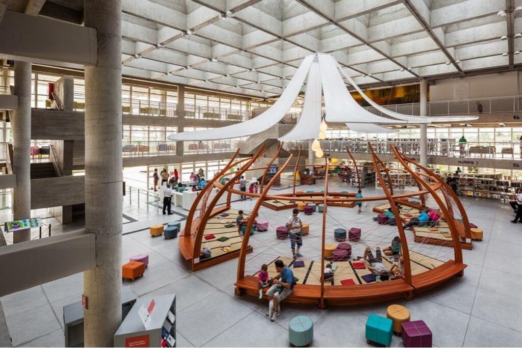 As fraldas Pampers possuem uma tecnologia para 12 horas de absorção