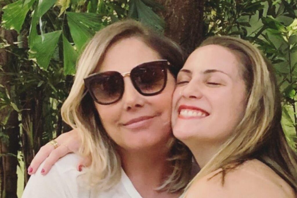 Heloisa Perissé e as filhas Luiza e Antonia
