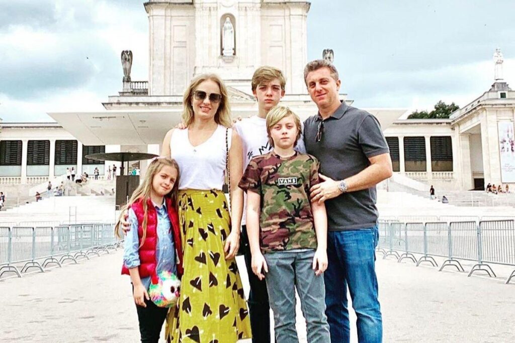 Casal celebrou a melhora do filho Benício.