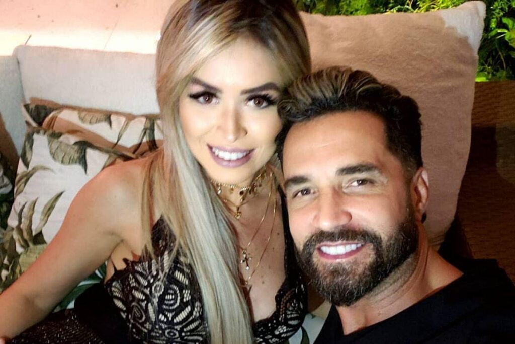 O casal anunciou o noivado há uma semana