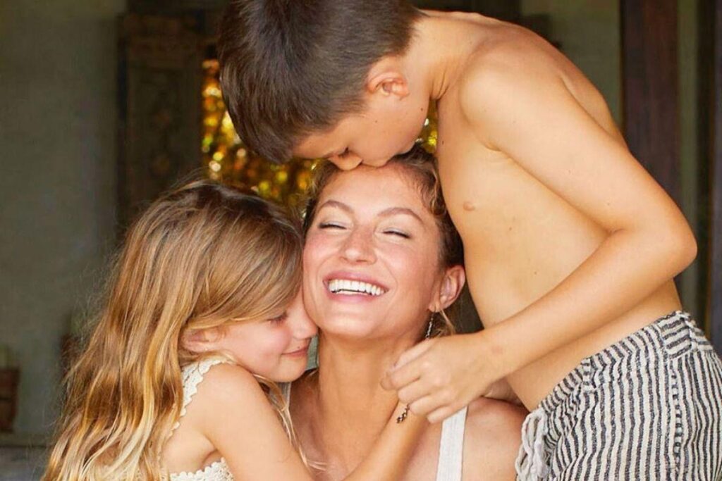 Gisele Bündchen é mãe de 2 filhos e tem um enteado
