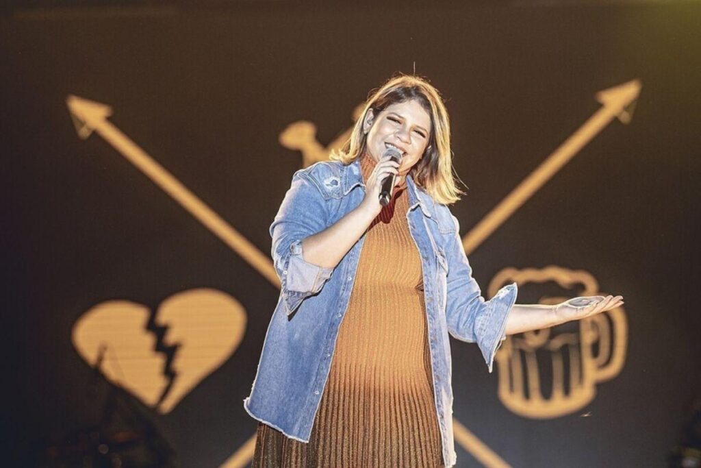 Marília deu à luz no último dia 16