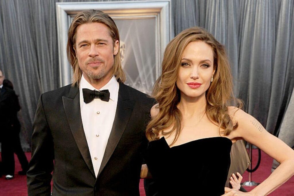 Angelina e todos os filhos dela com Brad. Mas será que a família vai ficar unida assim no natal