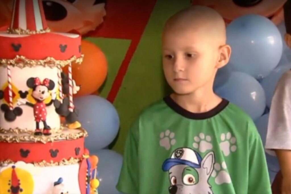 Johnny tem 8 anos