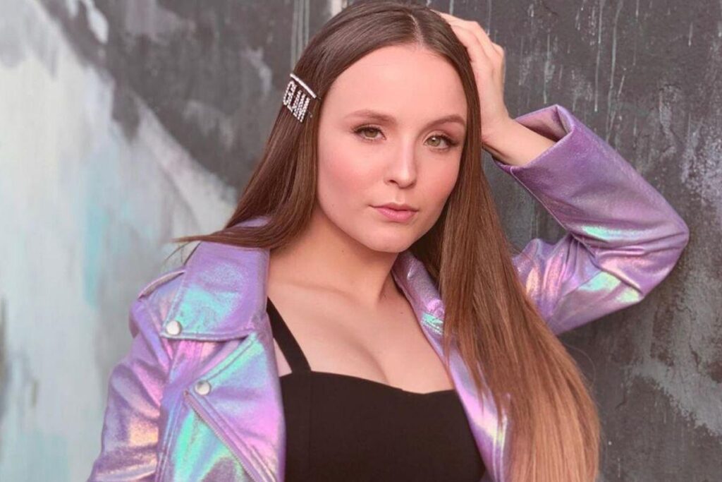 A atriz está com 19 anos