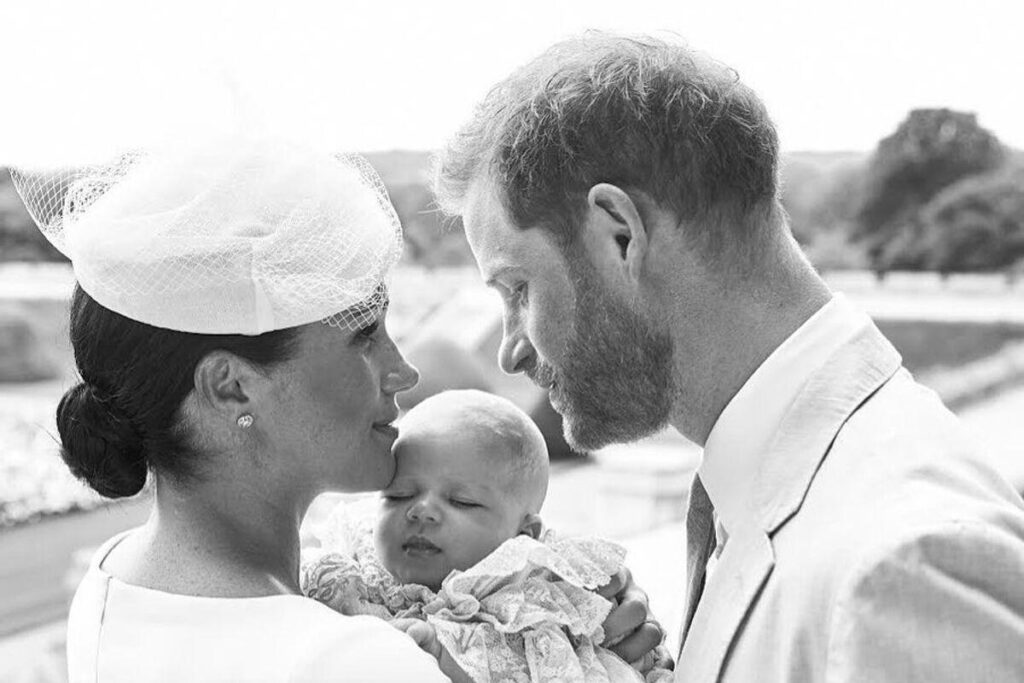 Harry e Meghan são pais de Archie