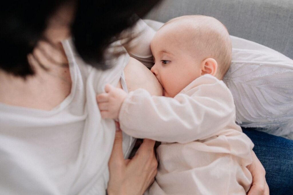 Leite materno é importante para a saúde do bebê