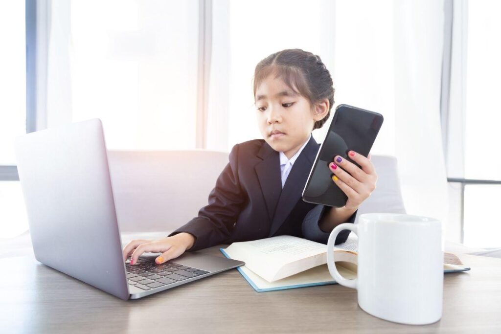 Desafio nas redes pede que os pais falem de seus filhos como “colegas de trabalho” e resultado é hilário