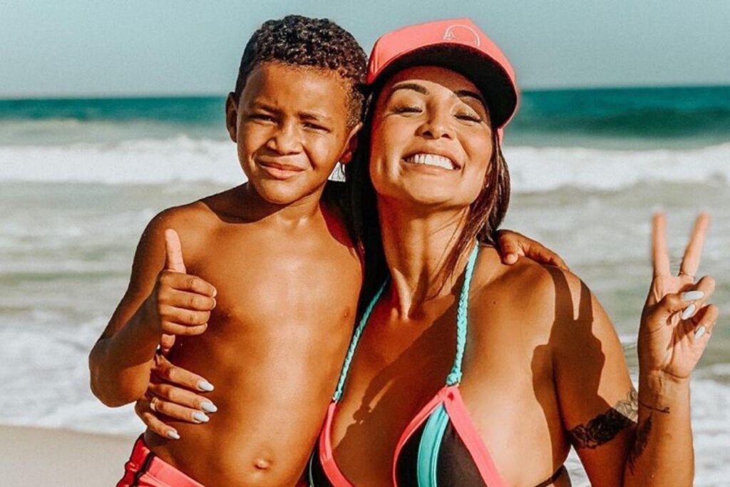 Ela quer promover a educação do menino