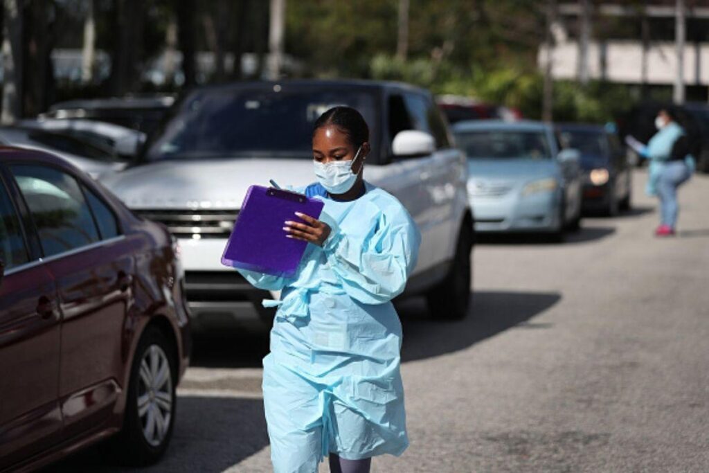 O país tem o maior número de pessoas contaminadas no mundo