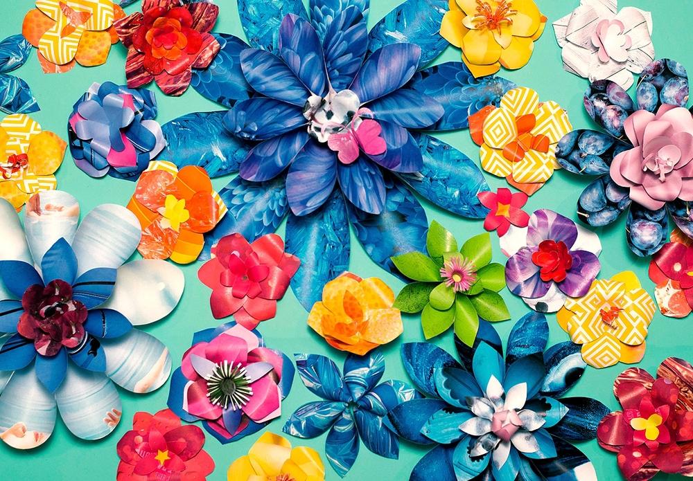 Profissionais da saúde recebem flores como homenagem pelo serviço prestado
