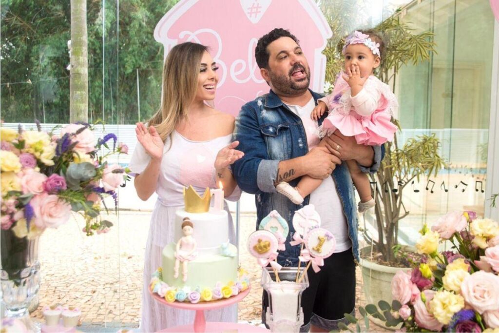 Edson, sua esposa e a filha na Disney
