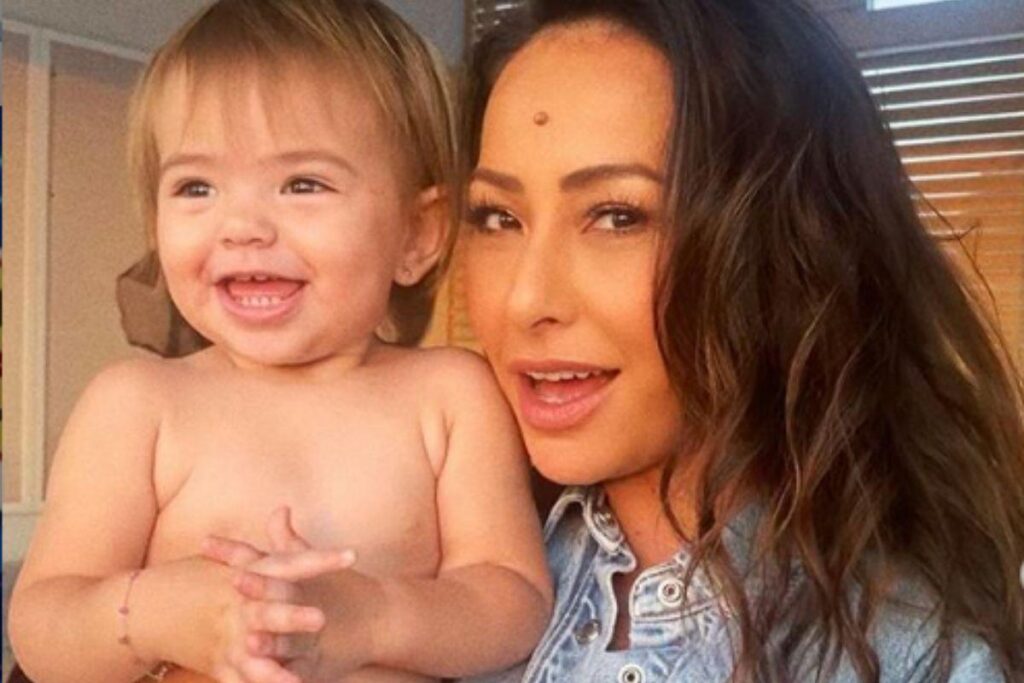 Sabrina Sato compartilha fotos inéditas de Zoe
