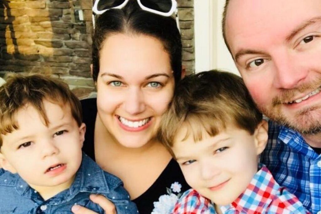Eles são pais de dois meninos