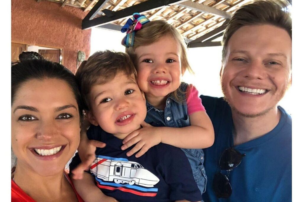Thais tem dois filhos com Michel Teló