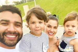 Eles são pais de dois meninos, Samuel e Gabriel