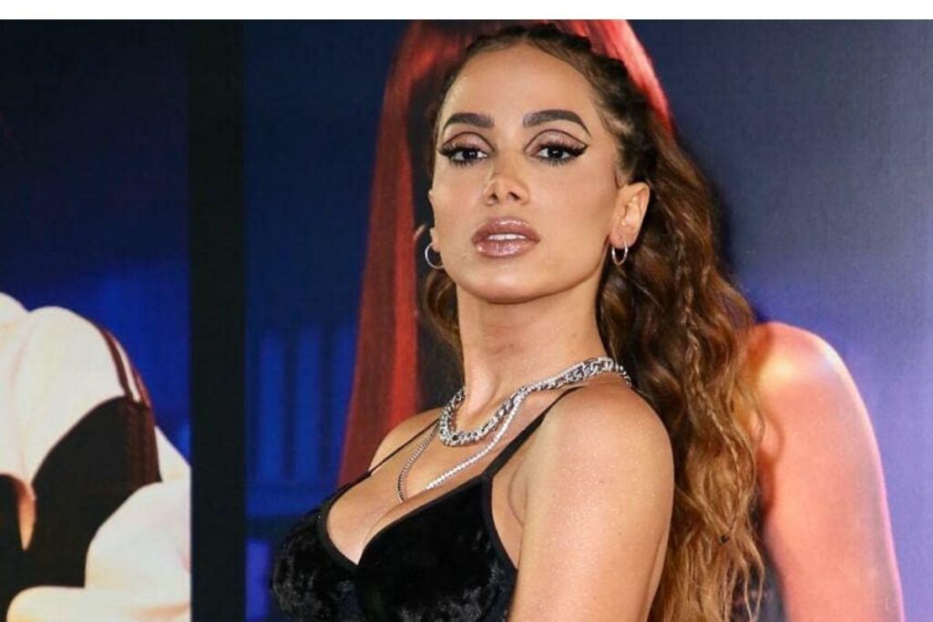 Anitta fala sobre afilhado