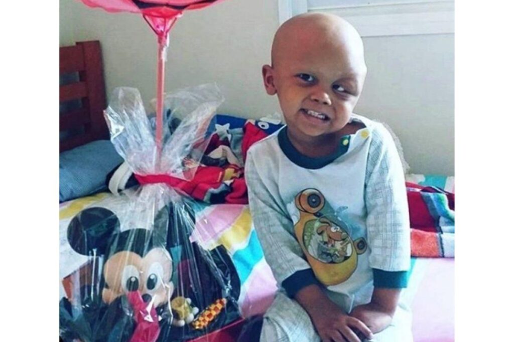 Médicos brasileiros salvam criança com tumor raro no rosto