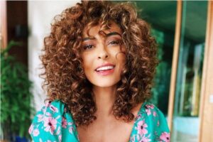 Juliana Paes faz desabafo após gritar com o filho: “Dei uma surtada”