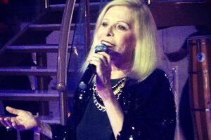 Filha de Vanusa faz desabafo e conta que a cantora está com Alzheimer