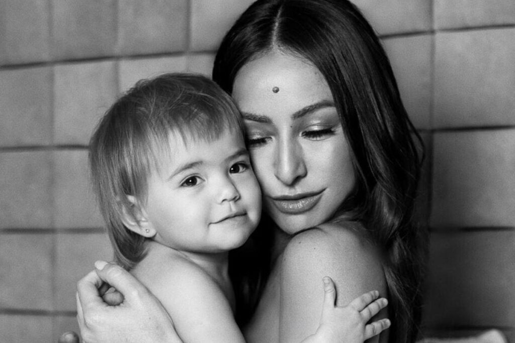 Sabrina Sato compartilha fotos de Zoe