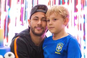 Neymar ganha vídeo do filho em jogo decisivo da Champions League