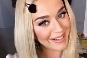 Katy Perry mostra o corpo pela primeira vez 5 dias após dar à luz Daisy em foto