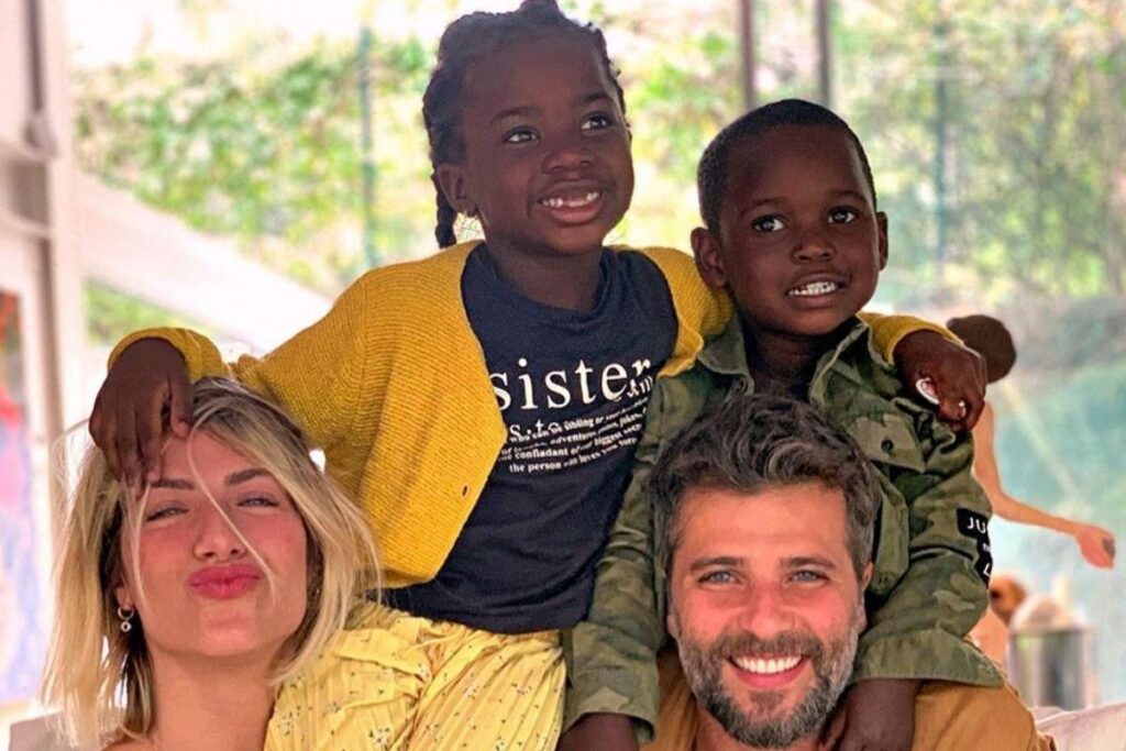 Além de Zyan, os dois também são pais de Titi e Bless, que foram adotados no Malawi
