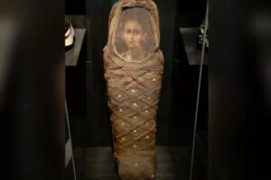 Rosto de criança que viveu há 2 mil anos
