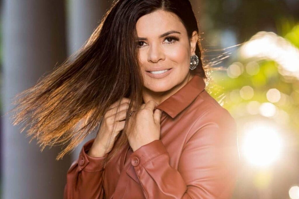 Mara Maravilha não esconde a alegria ao contar que a família esta curada