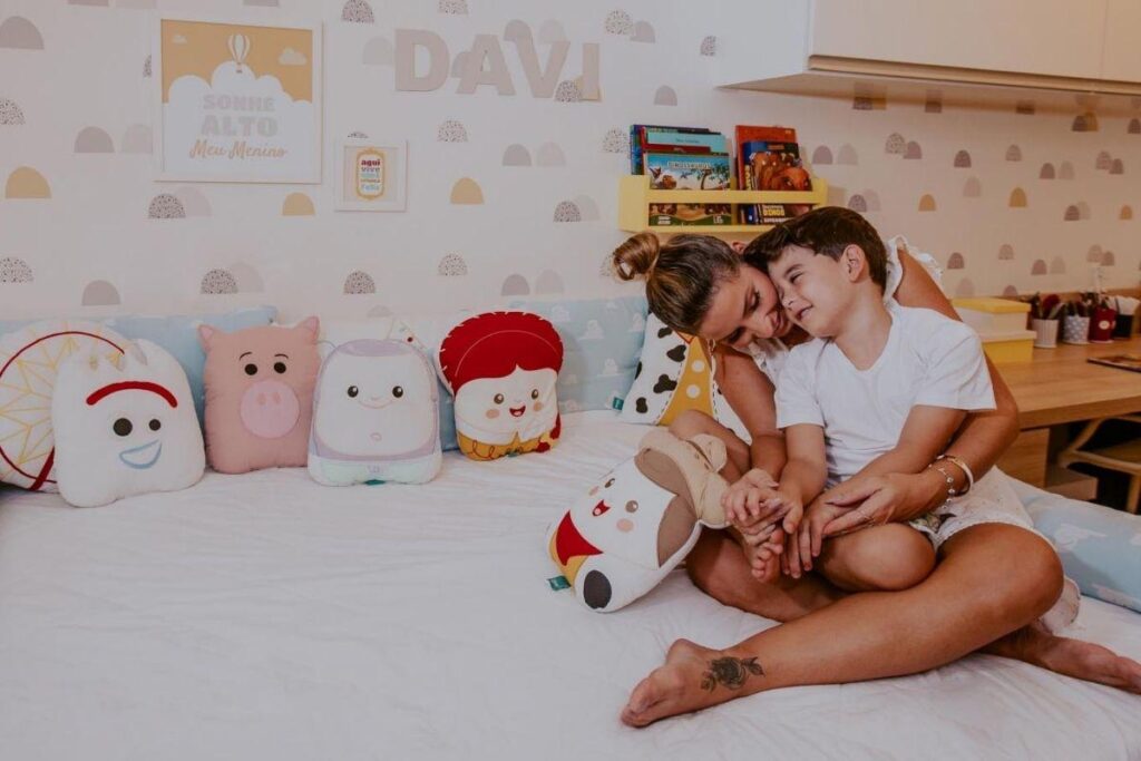 O quarto tem vários ambientes e muito conforto
