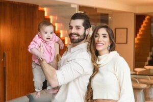 Romana Novais mostra tamanho da barriga de grávida no último trimestre de gestação