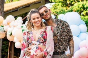 Ela mostrou o rosto do bebê pela primeira vez