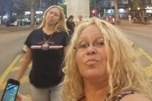 A mãe comemorou a vitória da filha