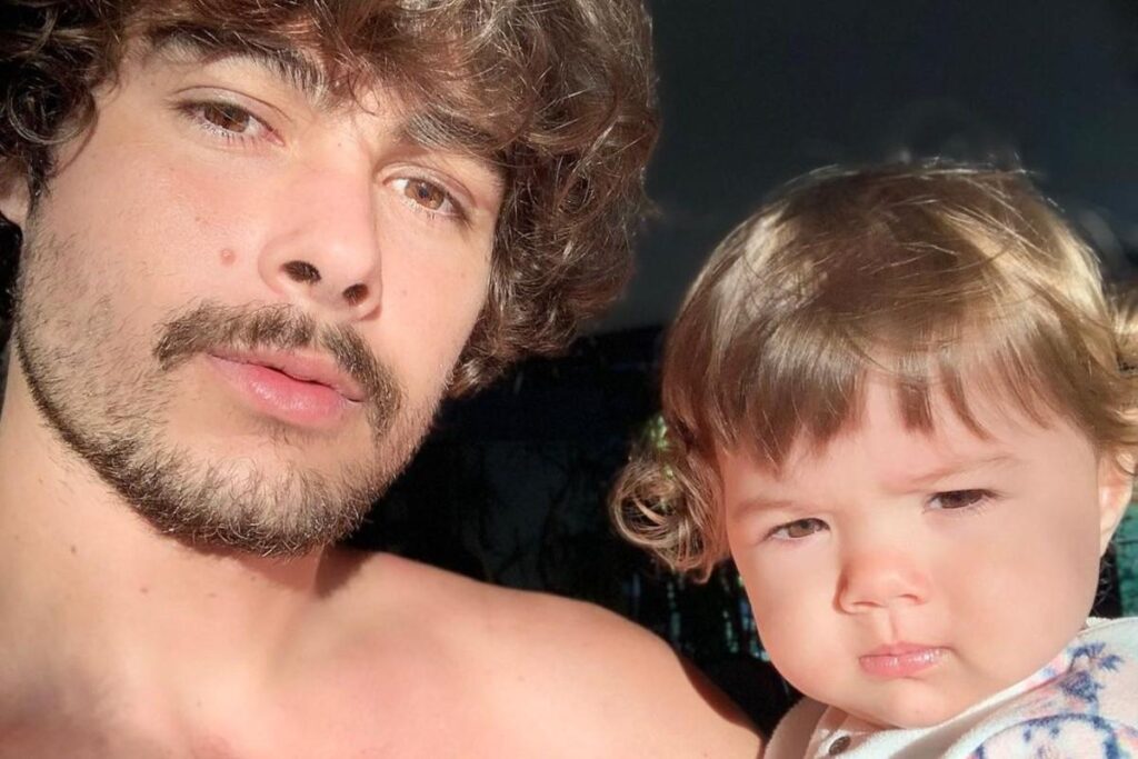 Rafael Vitti e Tatá Weneck  são pais de Clara Maria